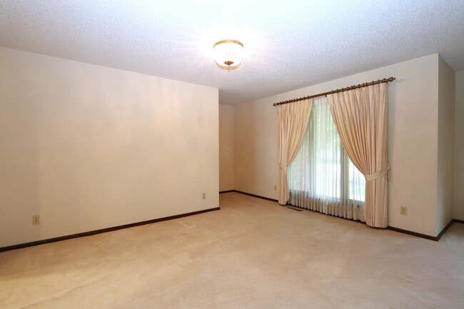 Building Photo - 8560 N 4000 W Rd