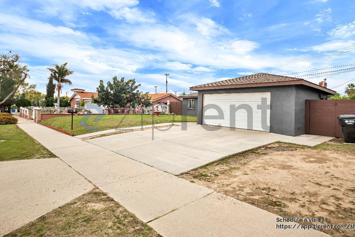 Building Photo - 2335 Logan St