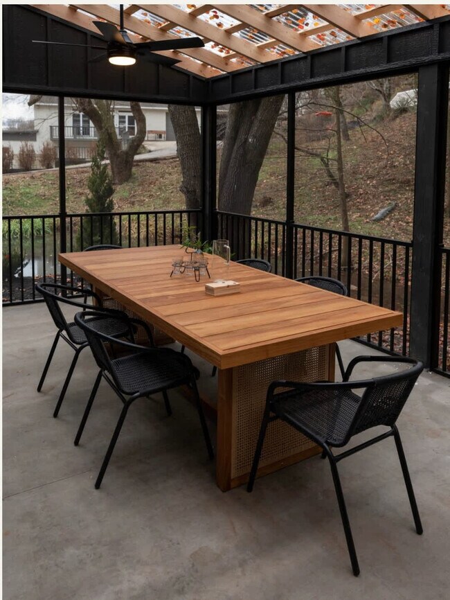 Building Photo - 8442 E McNelly Rd