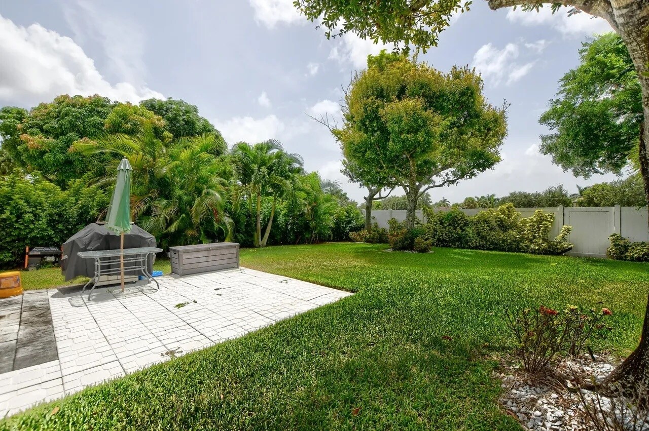 Backyard - 7927 Manor Forest Blvd