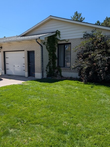 Primary Photo - 155 E Griffith Rd