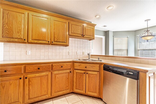 Building Photo - 213 Shane Dr