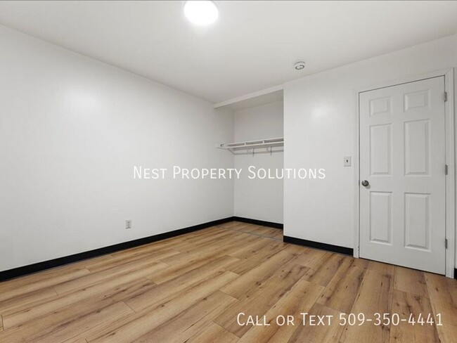 Building Photo - 1211 Vandenburg Ave