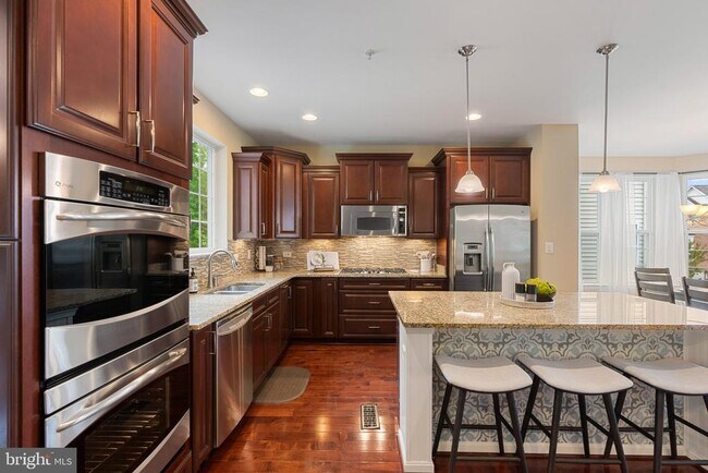 Building Photo - 232 Mohegan Dr