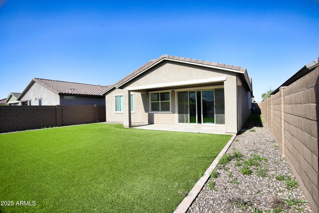 Building Photo - 1535 W Corral Rd