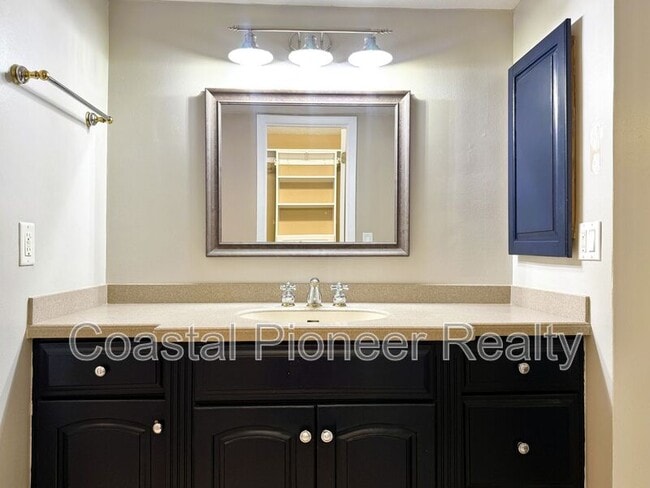 Building Photo - 2614 Cove Cay Dr