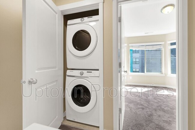 Building Photo - 8900 SW Elena Ln
