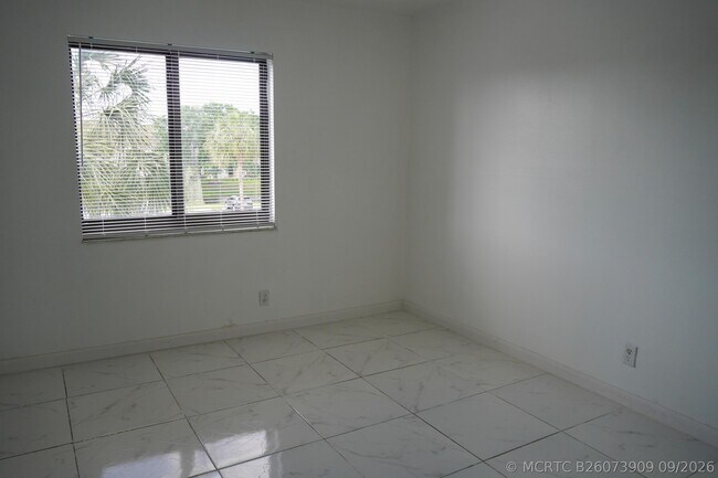 Building Photo - 3720 N Pine Island Rd