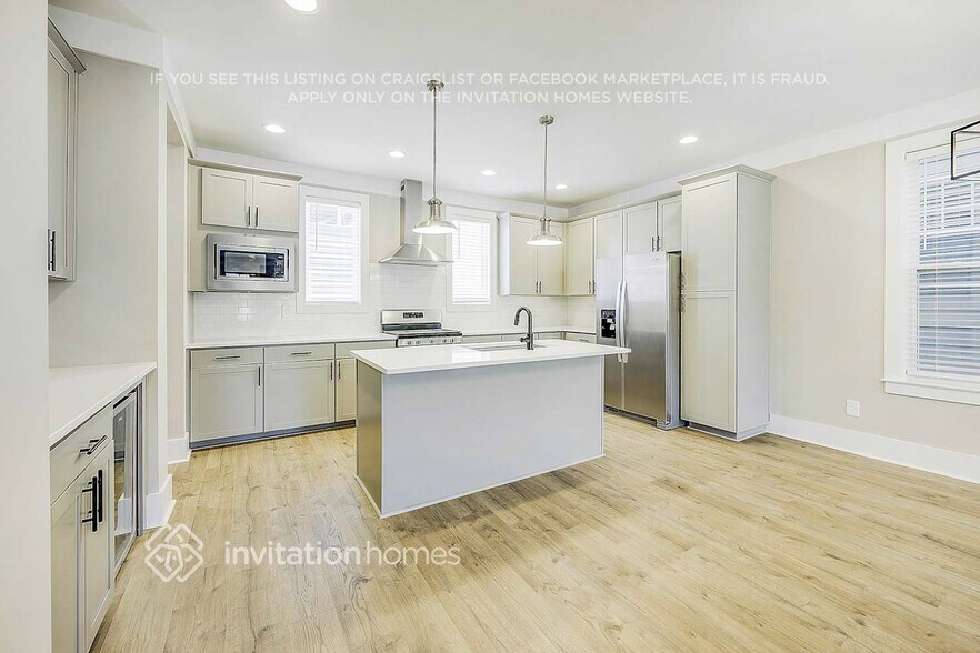 Building Photo - 647 Vernon Ave