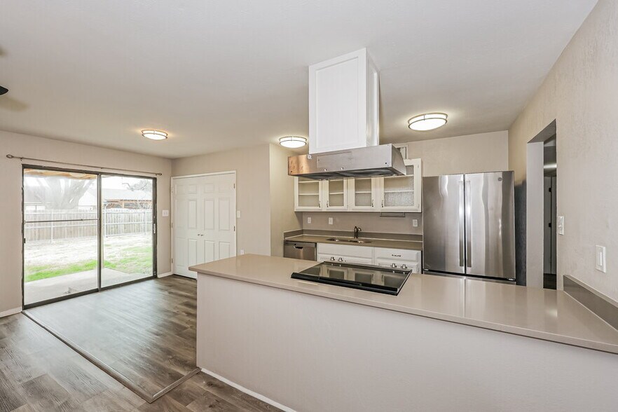 Building Photo - 514 Woodcrest Way