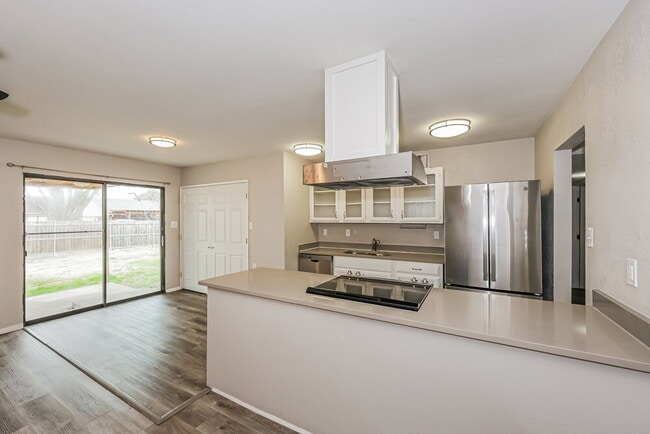 Building Photo - 514 Woodcrest Way