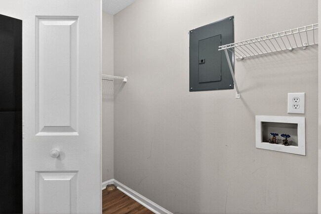Building Photo - Spacious 3BR Condo in Fayetteville