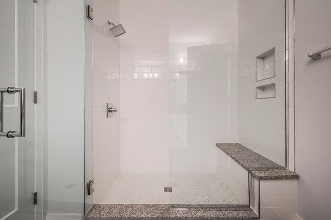 Building Photo - 118 W Starr Ave