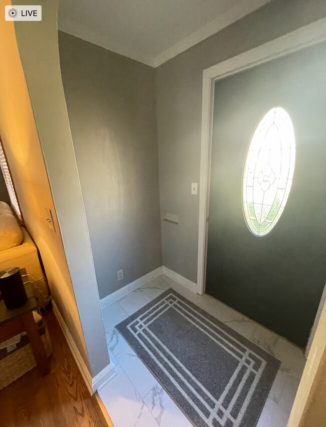 Building Photo - Beautiful Cape Cod 3 bedroom 2 bath- Ellwood City