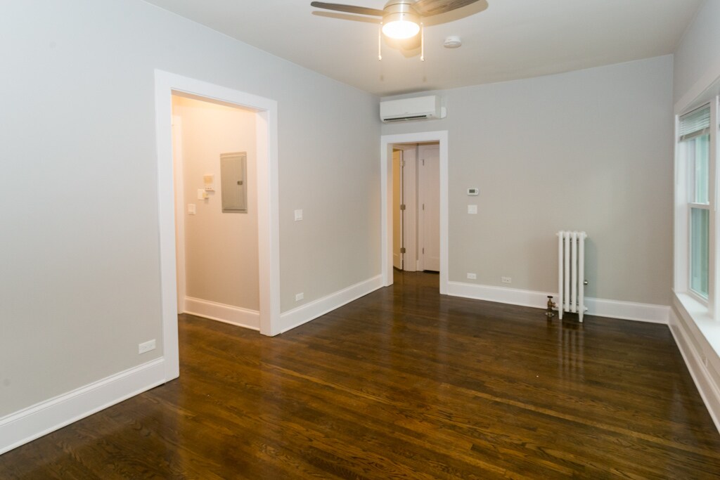 Building Photo - 4706 N Racine Ave