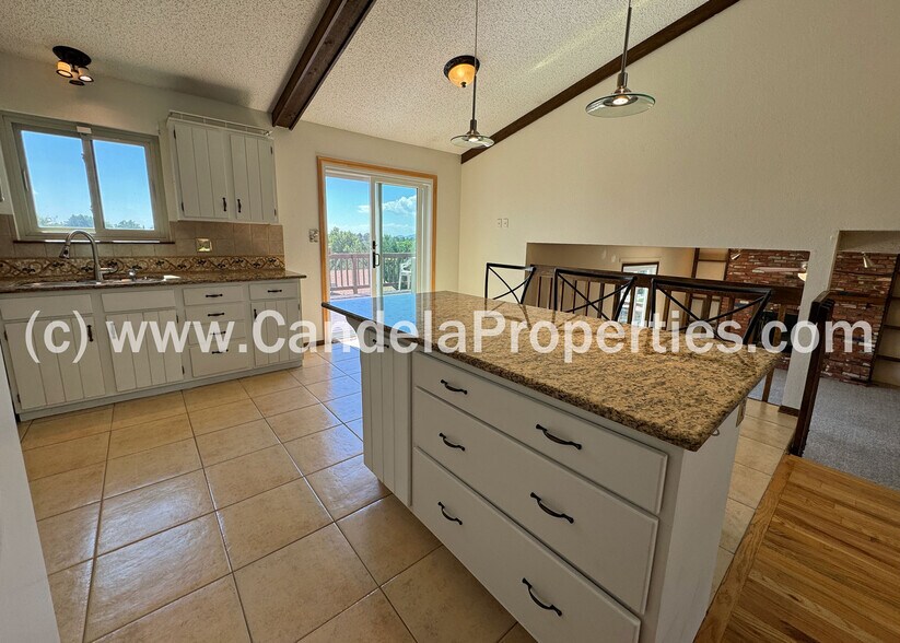 Building Photo - 5615 Country Heights Dr