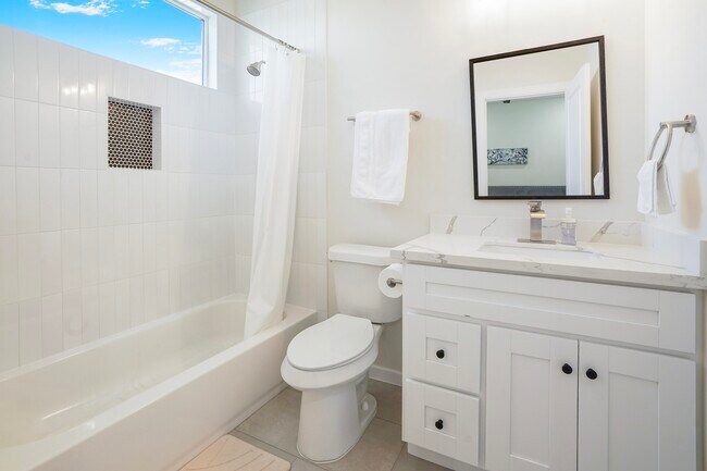 Building Photo - 1611 Shelby St