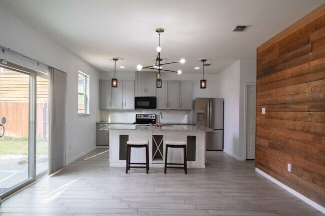 Building Photo - 9131 Canter Horse