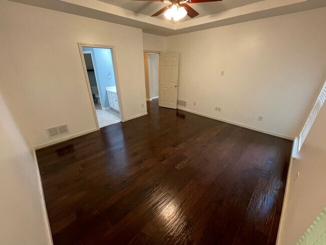 Building Photo - Amazing Home East Jefferson Co For Lease