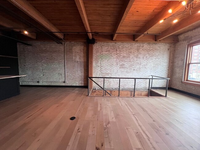 Building Photo - Gorgeous Loft Downtown Grand Rapids