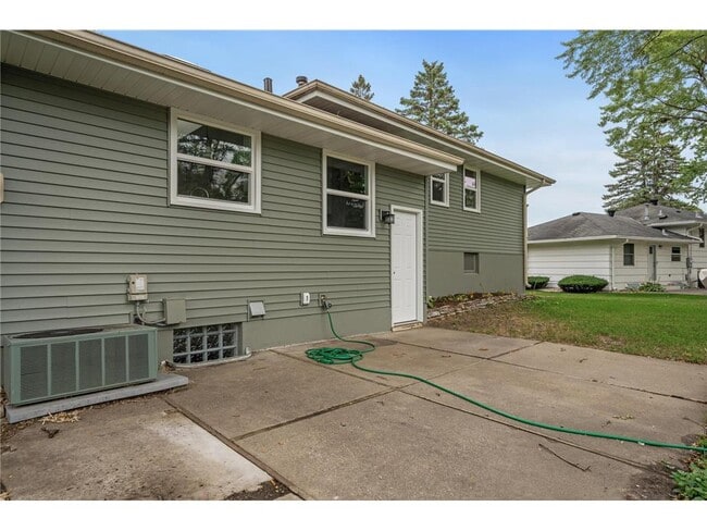Building Photo - 4901 Larkspur Ln