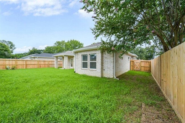Building Photo - 13311 Campos Dr
