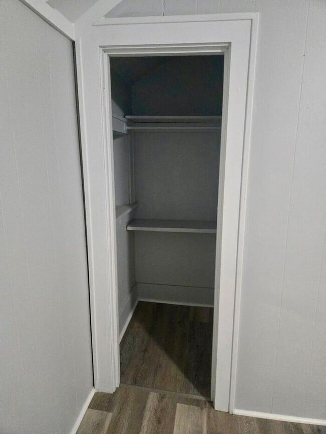 Building Photo - 2nd Floor 1 bedroom Apartment Niles