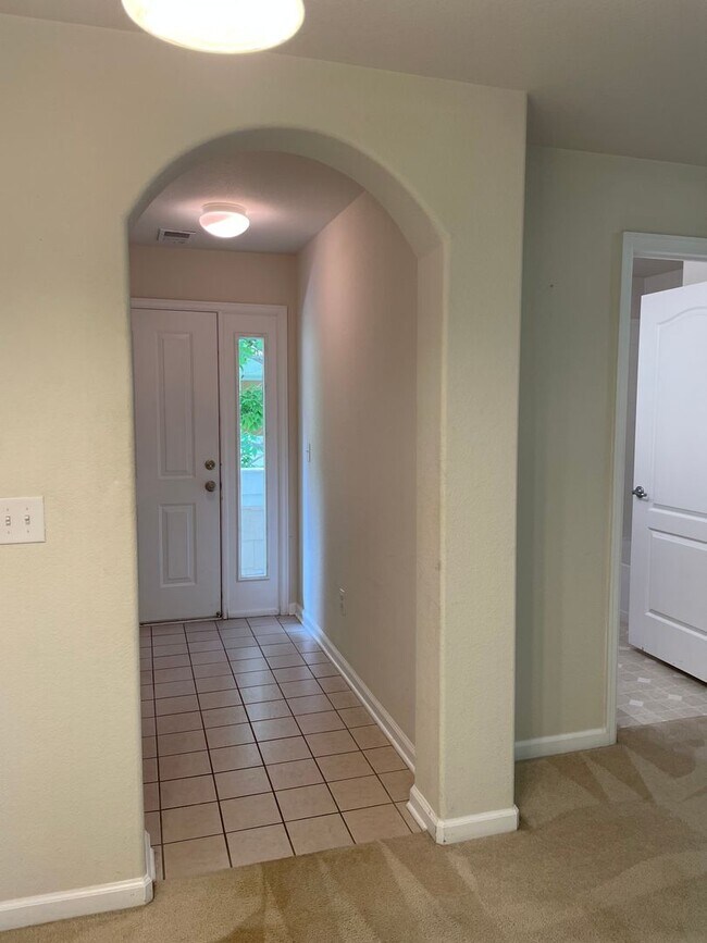 Building Photo - 2 bed/2 bath 2nd-floor condo in Lakeshores at Centerra.