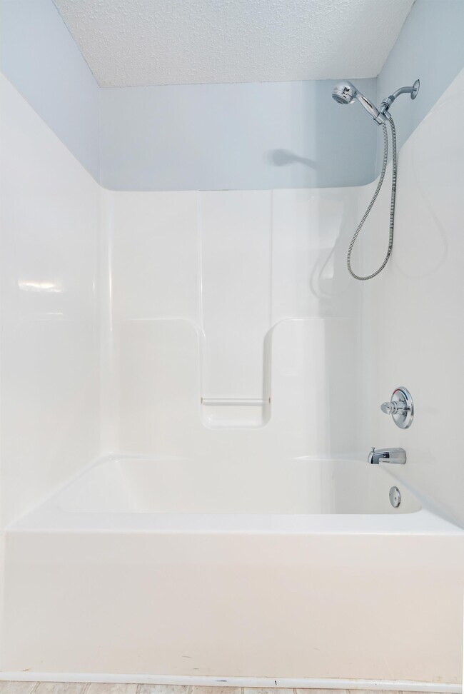 Building Photo - 117 Vancouver Rd