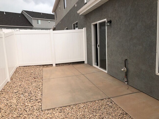 Building Photo - New 2 Bedroom 2.5 Bathroom Townhome