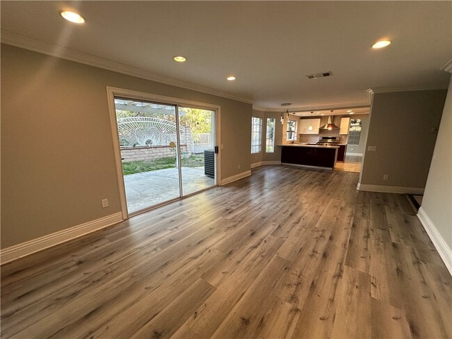 Building Photo - 324 Avenida Esplendor