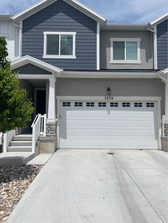 Building Photo - North Point Townhome