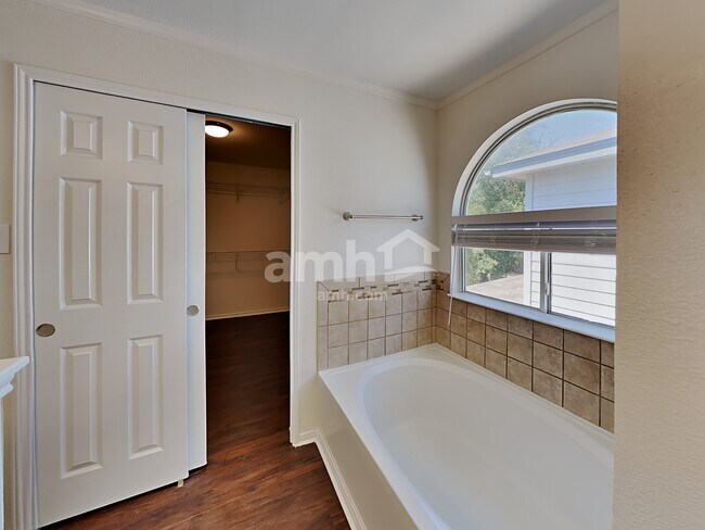 Building Photo - 9319 Foxgrove Way