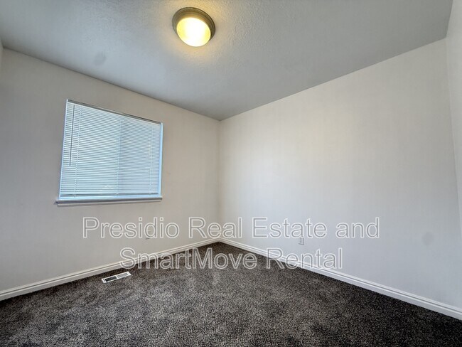 Building Photo - 5601 4015 W