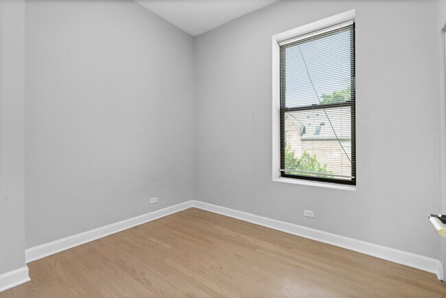 Building Photo - 948 N Washtenaw Ave