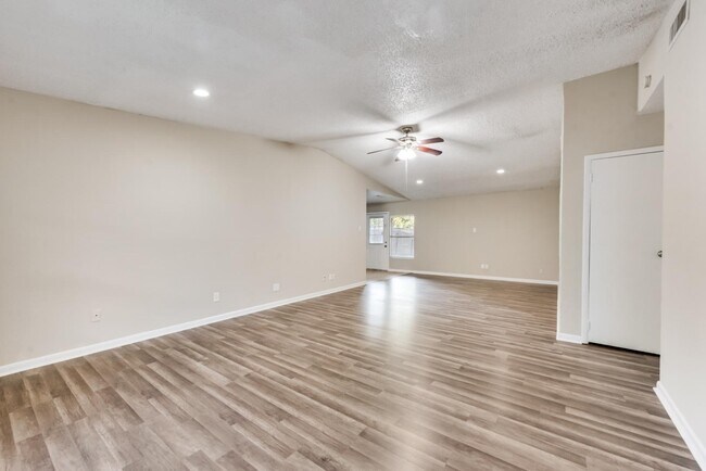 Building Photo - 345 Fieldside Dr