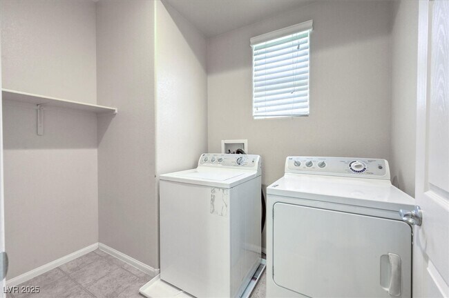 Building Photo - 7558 Crooked Branch St