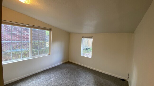 Building Photo - 4BD/1BA House with Fenced Yard – Walk to DU!