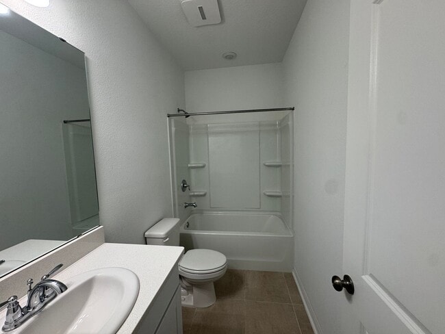 Building Photo - Fall Into Savings –Rent Reduced! Housing c...