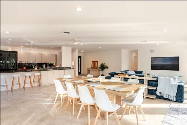 Building Photo - 636 Hibiscus Dr