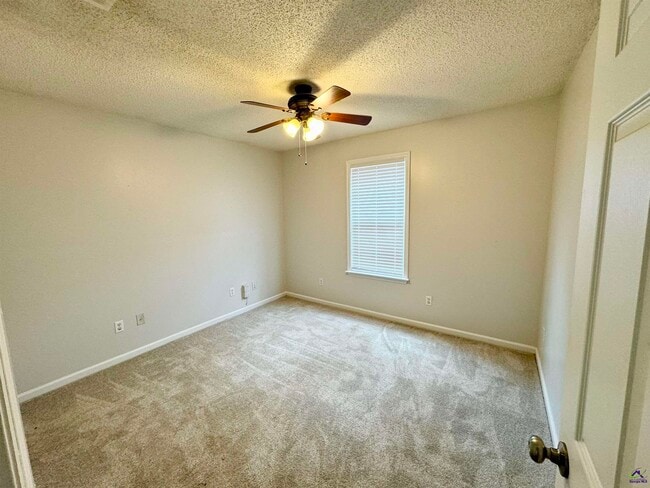 Building Photo - 308 Strawbridge Ln