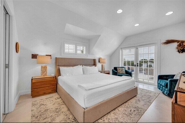 Building Photo - 1317 Middle River Dr