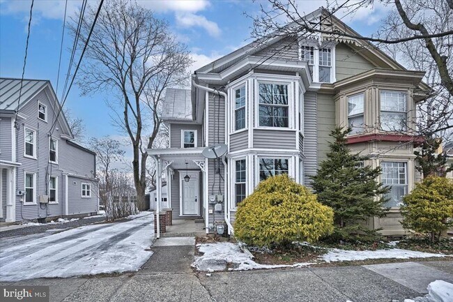 Building Photo - 413 W Louther St