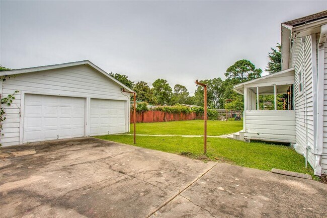 Building Photo - 7119 Farnsworth St