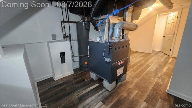 Building Photo - 553 S Stirling