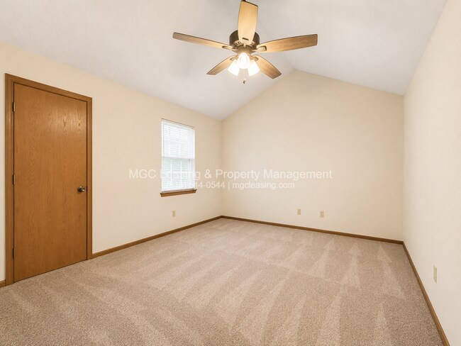 Building Photo - 3557-3563 NE Independence Cir