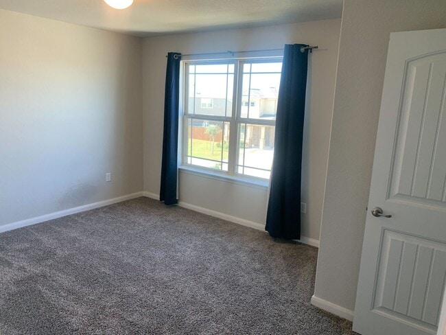 Building Photo - *COMING SOON* Comfort & Convenience – 2-Story Home with Fenced Backyard!