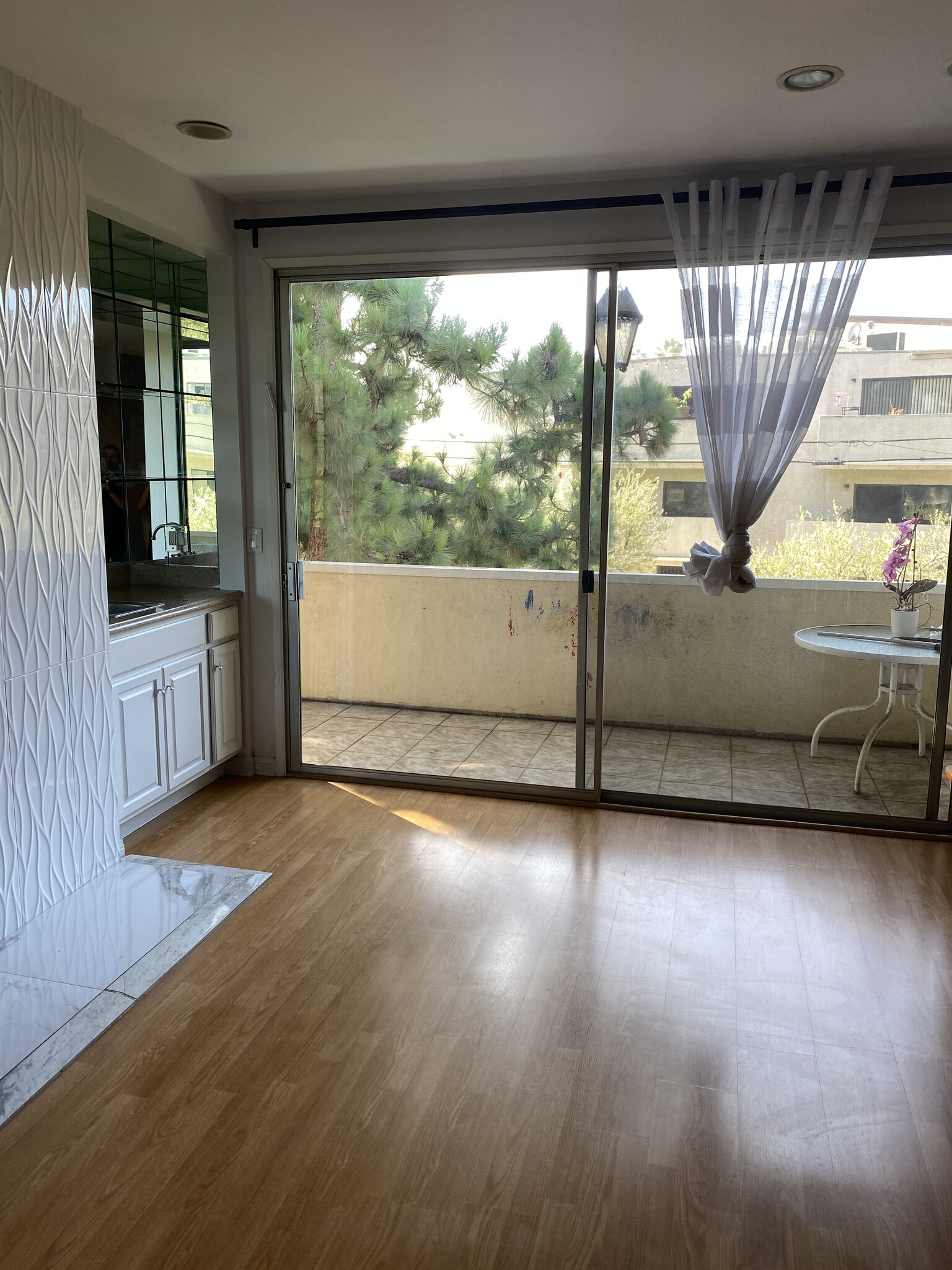 Building Photo - 10650 Holman Ave