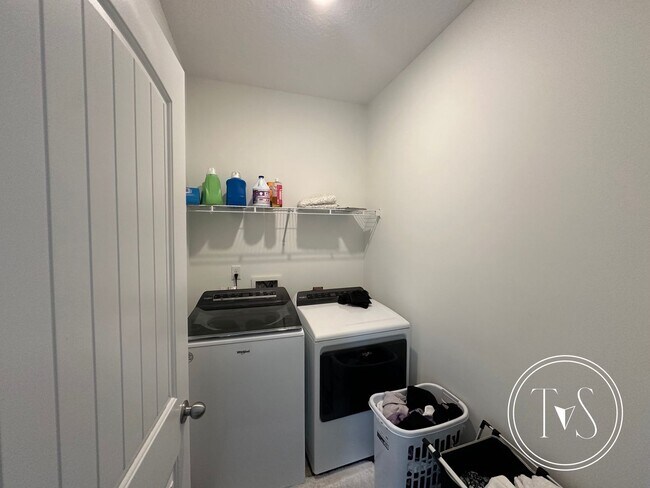 Building Photo - FALL MOVE-IN SPECIAL: $1000 OFF 1ST MONTH'...
