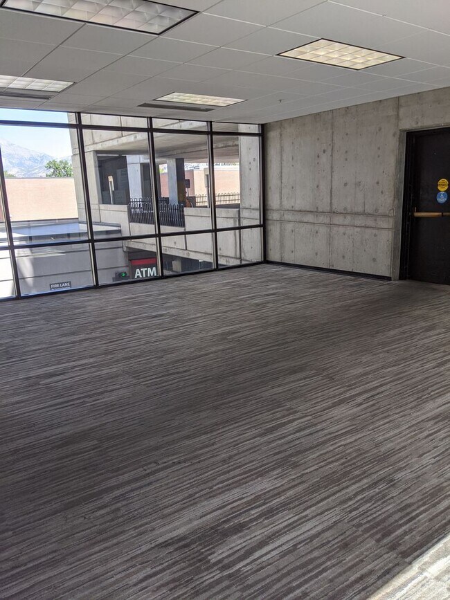 Building Photo - Luxury Living in Downtown Provo